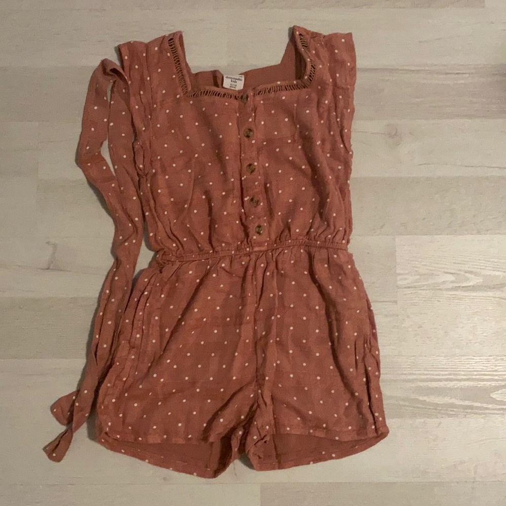 (Abercrombie Kids) Girls romper shorts Size 11-12. Color:reddish brown
